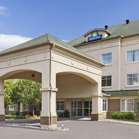 Days Inn By Wyndham Ottawa Airport Экстерьер фото