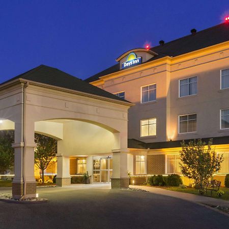 Days Inn By Wyndham Ottawa Airport Экстерьер фото
