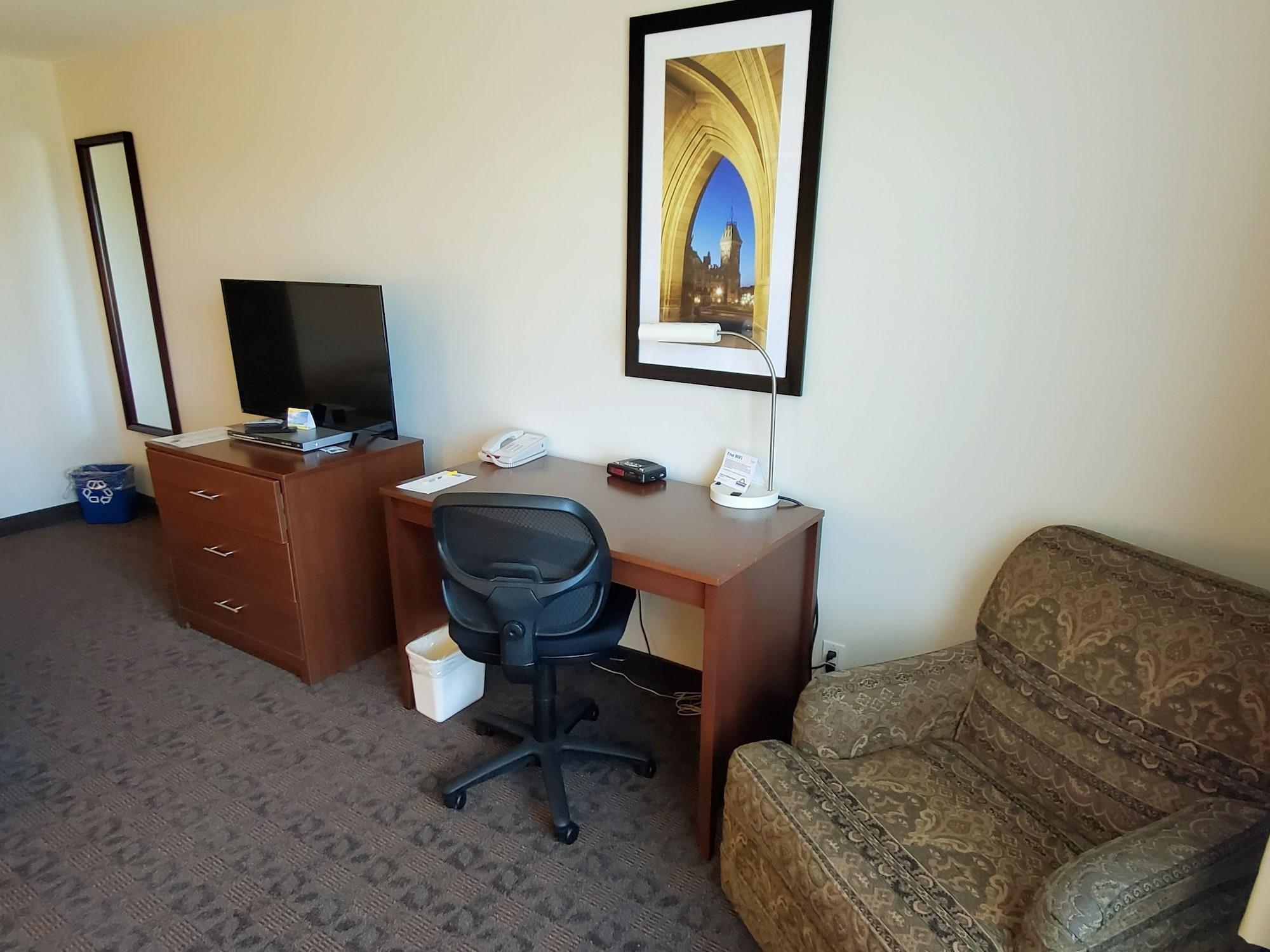Days Inn By Wyndham Ottawa Airport Экстерьер фото