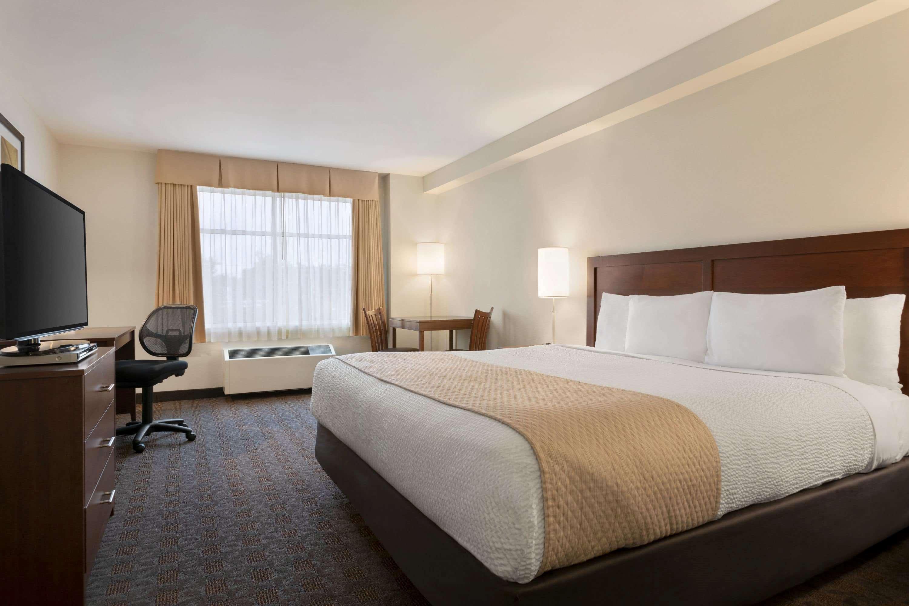 Days Inn By Wyndham Ottawa Airport Экстерьер фото