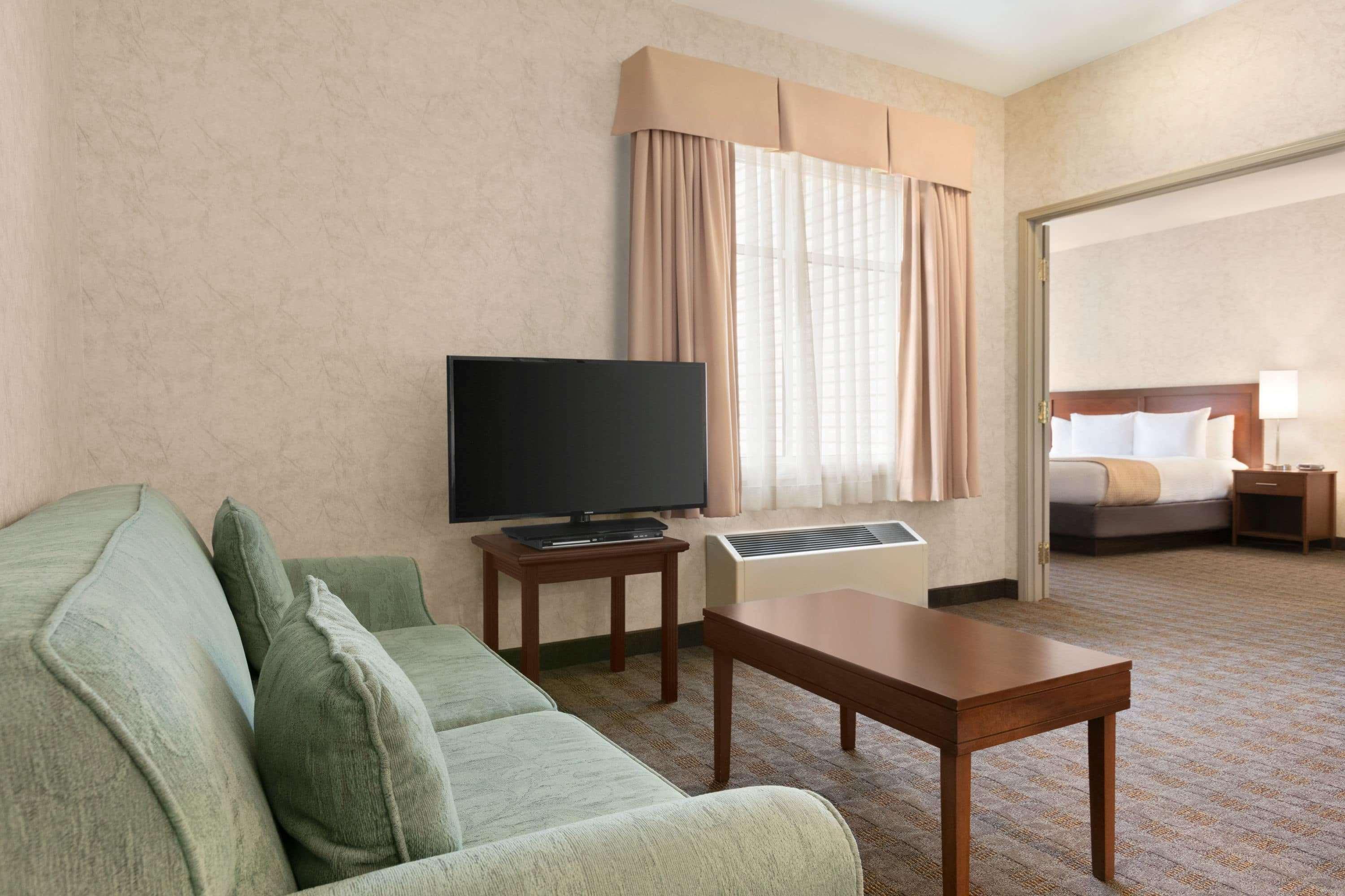 Days Inn By Wyndham Ottawa Airport Экстерьер фото