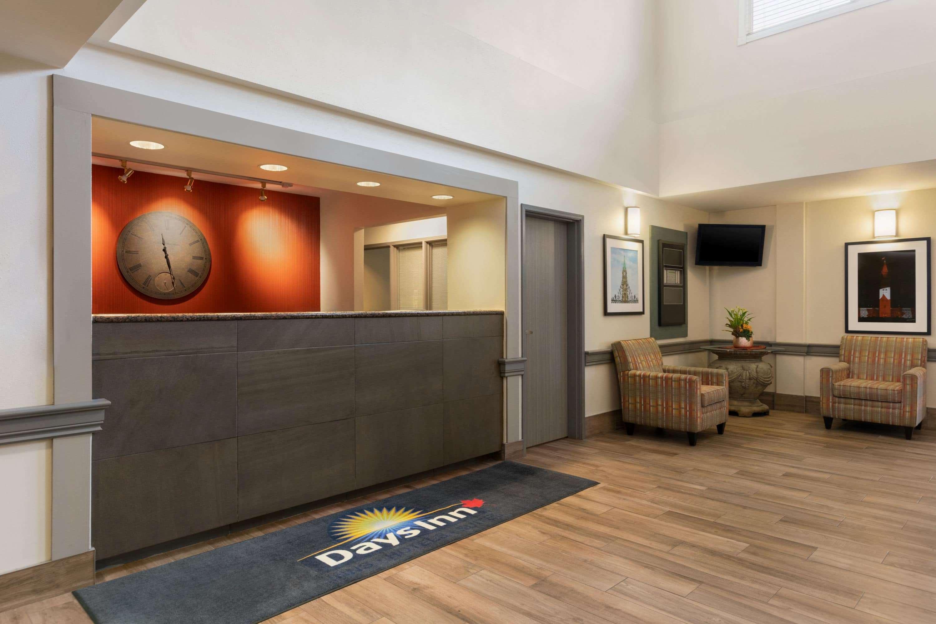 Days Inn By Wyndham Ottawa Airport Экстерьер фото