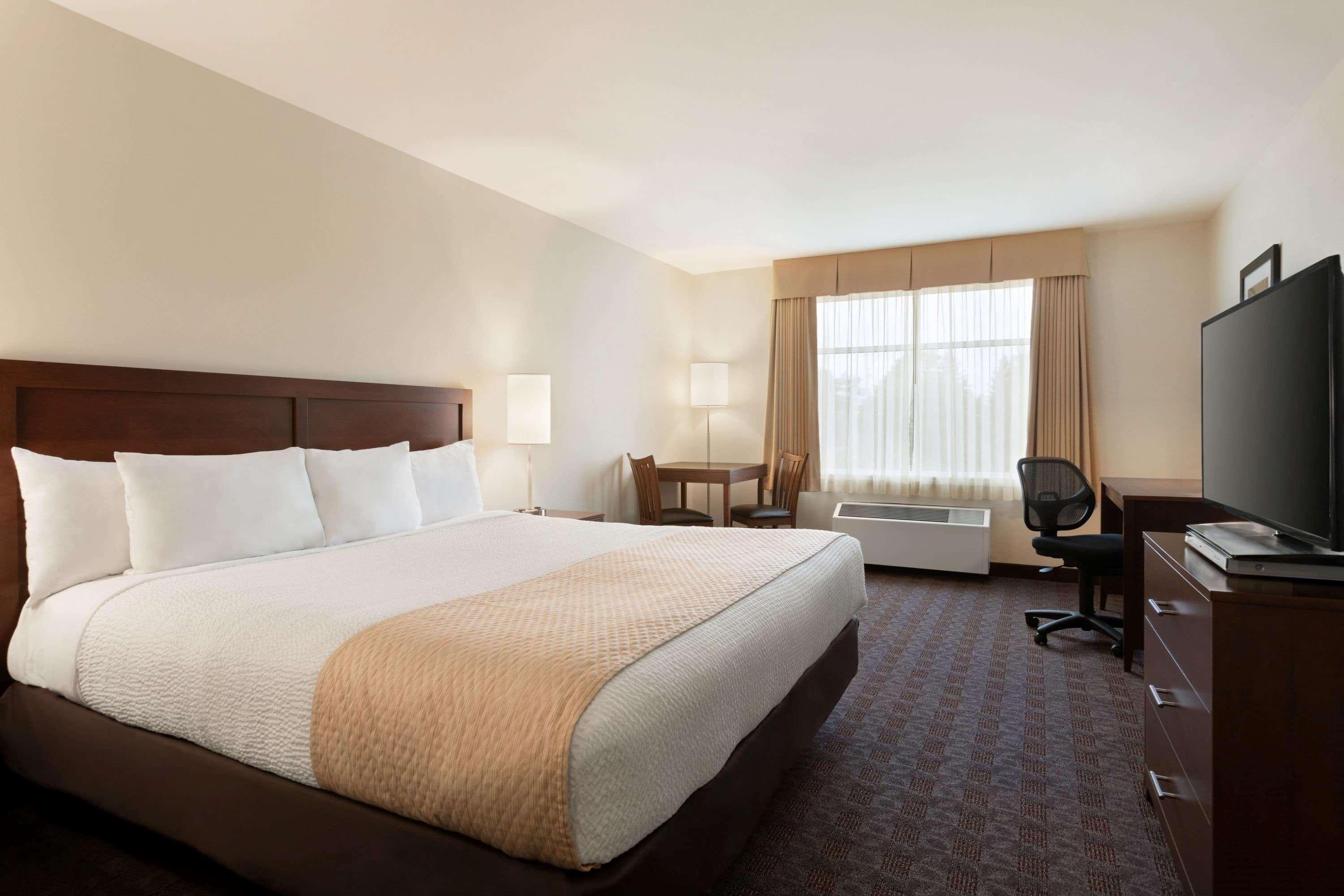 Days Inn By Wyndham Ottawa Airport Экстерьер фото