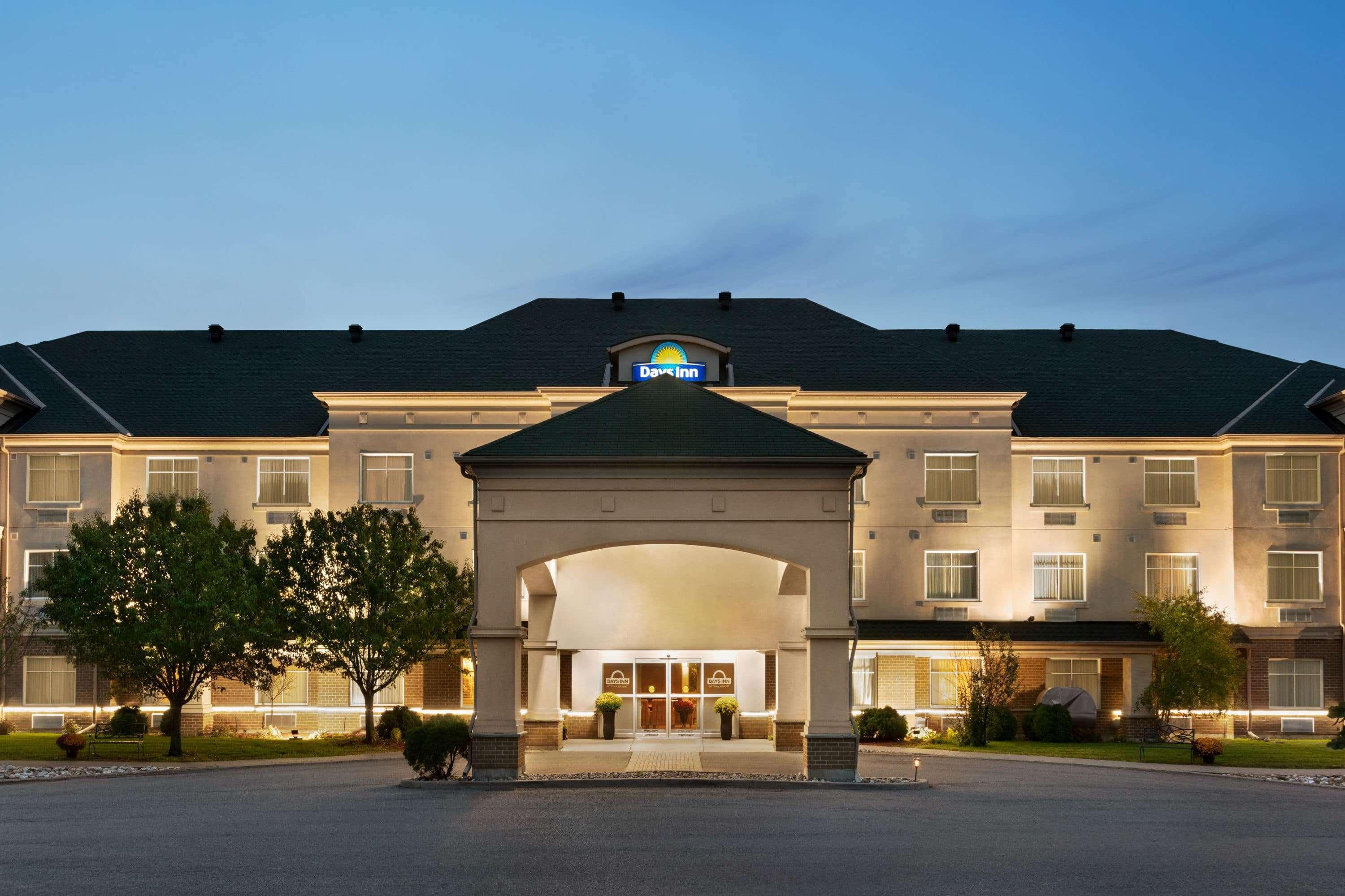 Days Inn By Wyndham Ottawa Airport Экстерьер фото