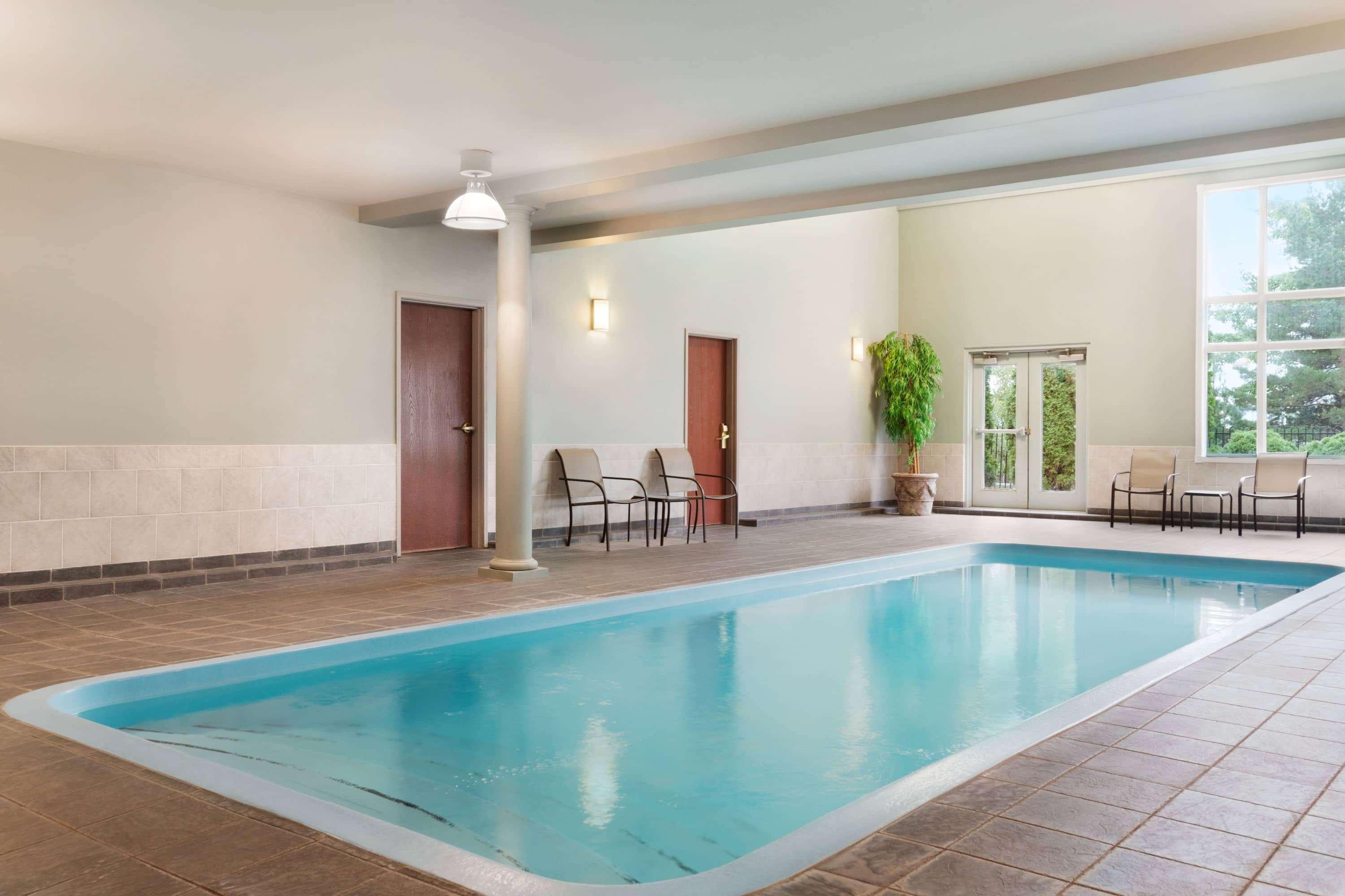 Days Inn By Wyndham Ottawa Airport Экстерьер фото