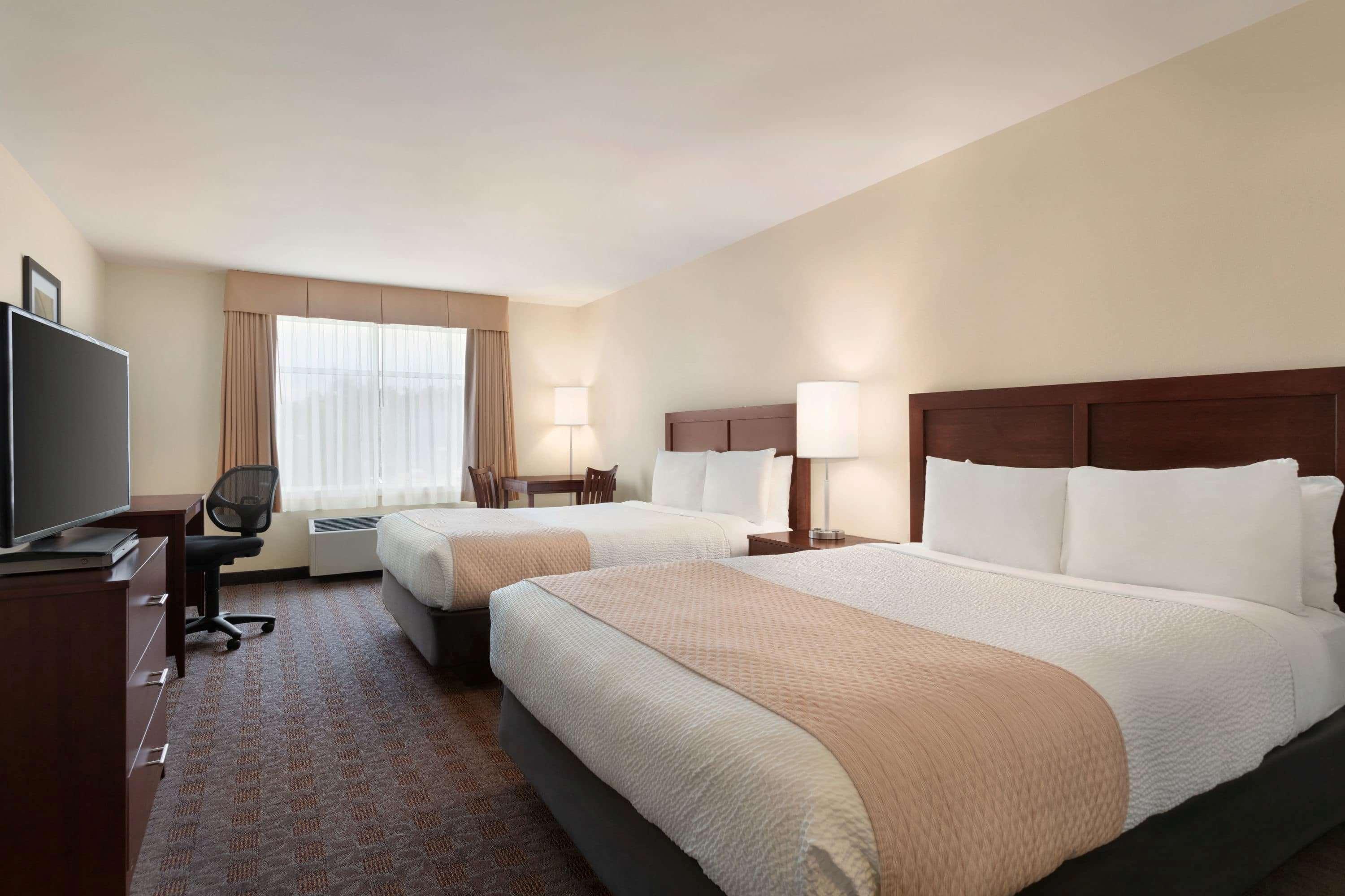 Days Inn By Wyndham Ottawa Airport Экстерьер фото