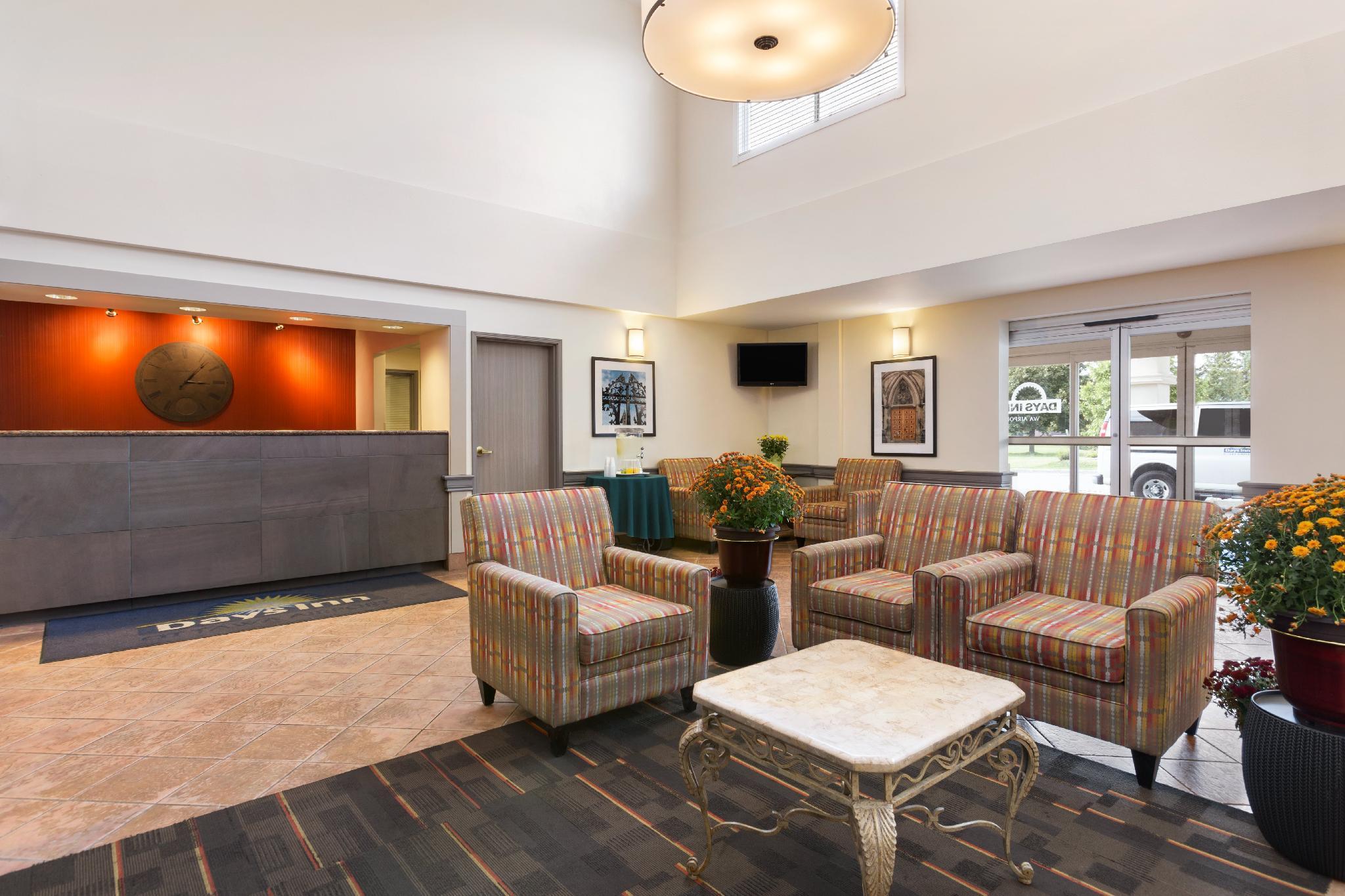 Days Inn By Wyndham Ottawa Airport Экстерьер фото