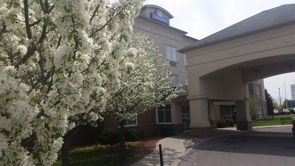 Days Inn By Wyndham Ottawa Airport Экстерьер фото
