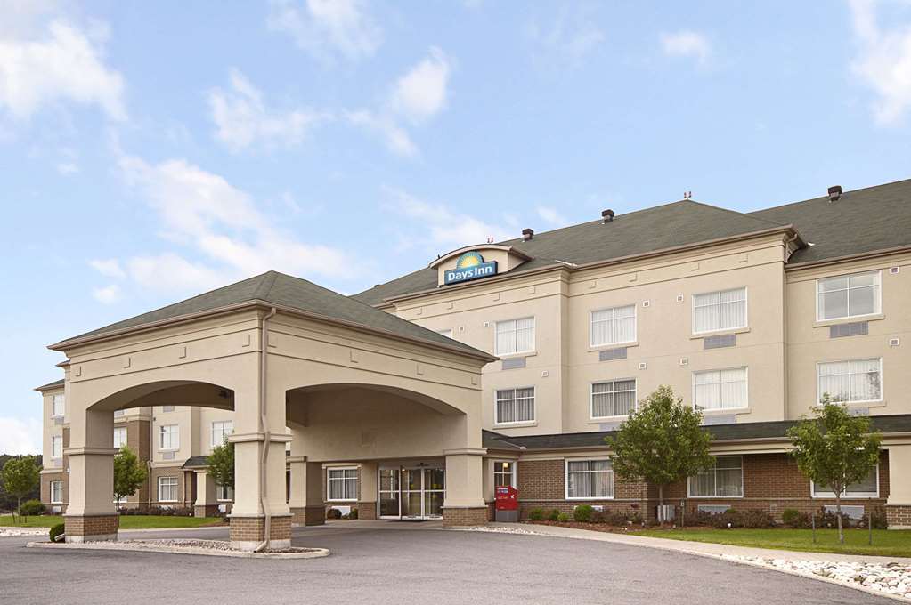 Days Inn By Wyndham Ottawa Airport Экстерьер фото