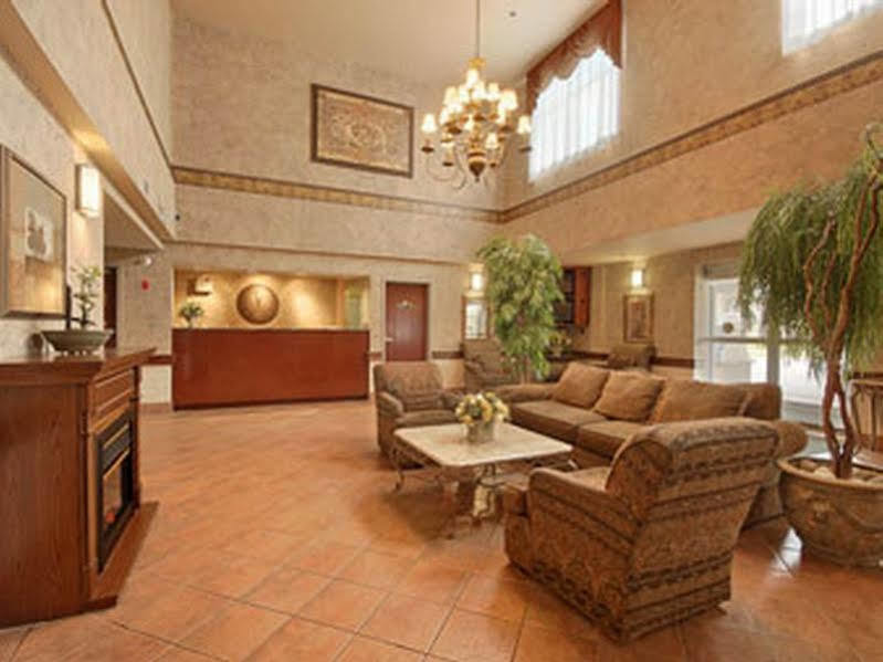 Days Inn By Wyndham Ottawa Airport Экстерьер фото