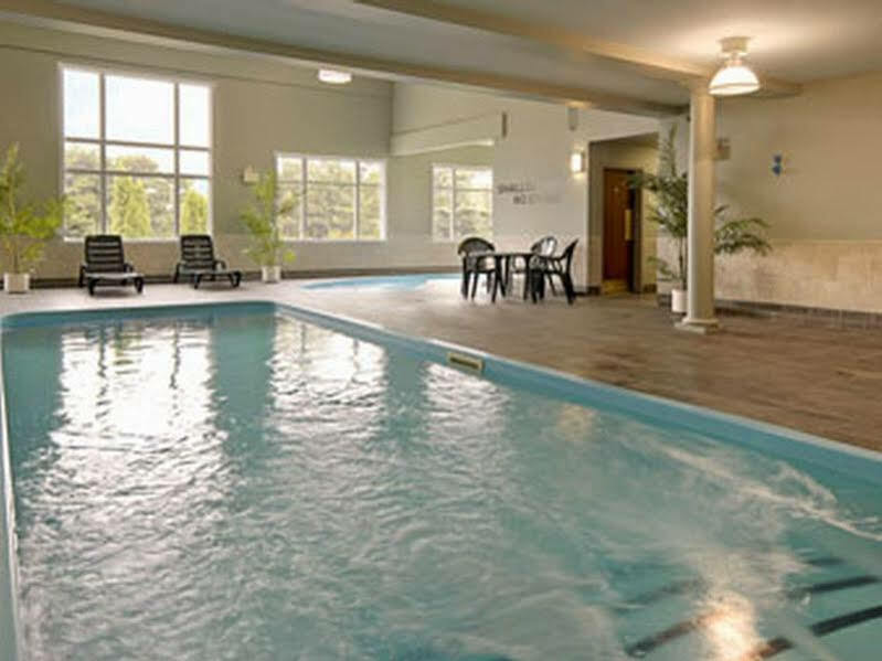 Days Inn By Wyndham Ottawa Airport Экстерьер фото